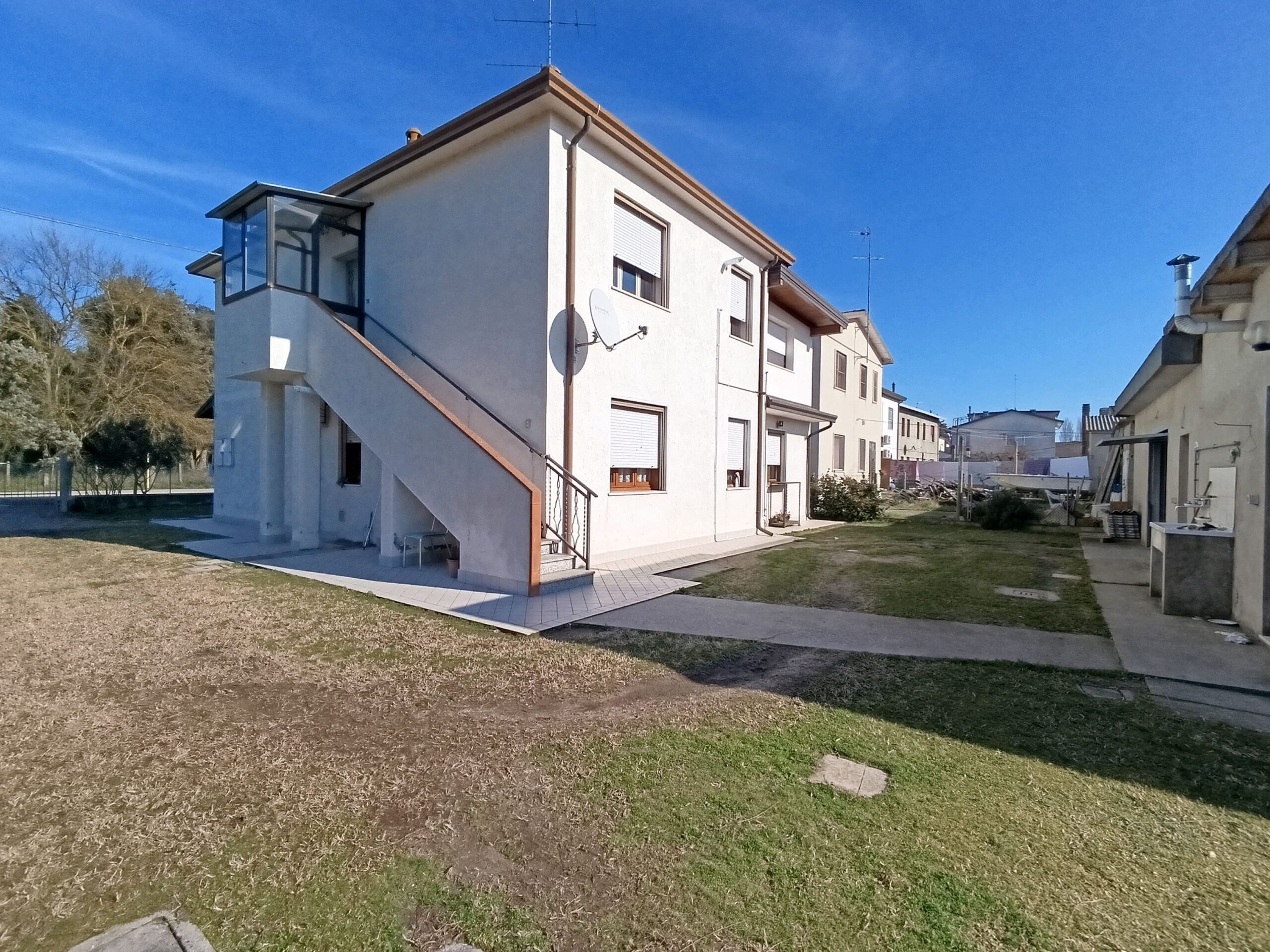RIF V54 - Villa unifamiliare con 2 appartamenti a Vaccolino (FE)