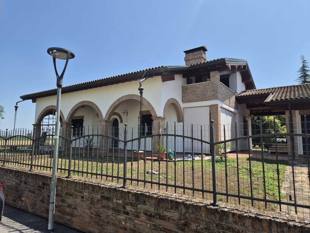RIF V67 - San Giovanni di Ostellato (FE) Villa unica nel suo genere