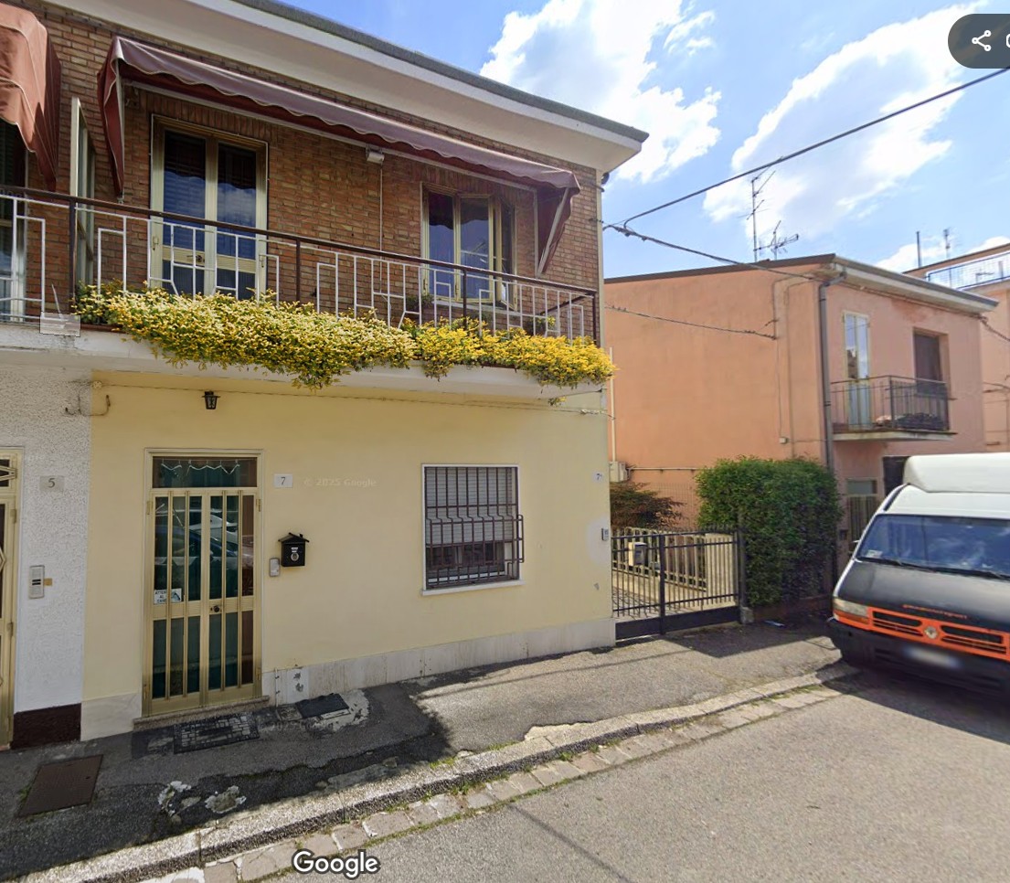 RIF A64 - Ferrara (FE) Fabbricato ad uso abitazione con ingresso indipendente