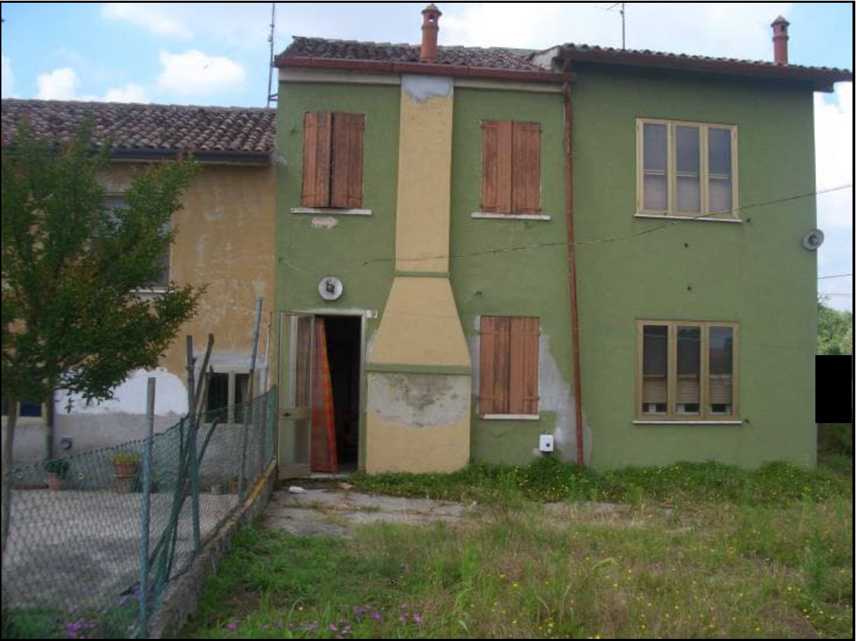 RIF V74 - Fiesso Umbertiano (RO) Terratetto plurifamiliare da ristrutturare